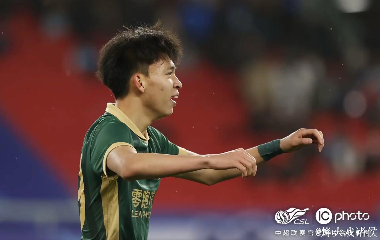 本赛季中超联赛最佳青年球员,浙江队王钰栋当选! 本赛季中超联赛最佳青年球员,浙江队王钰栋当选!